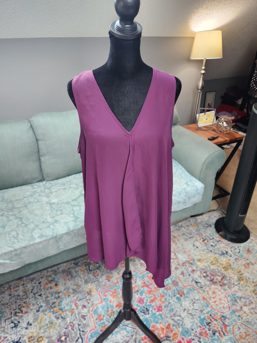 Apt 9 Womens Plum V-Neck Sleeveless Top Large Asymmetrical Hem Great Condition